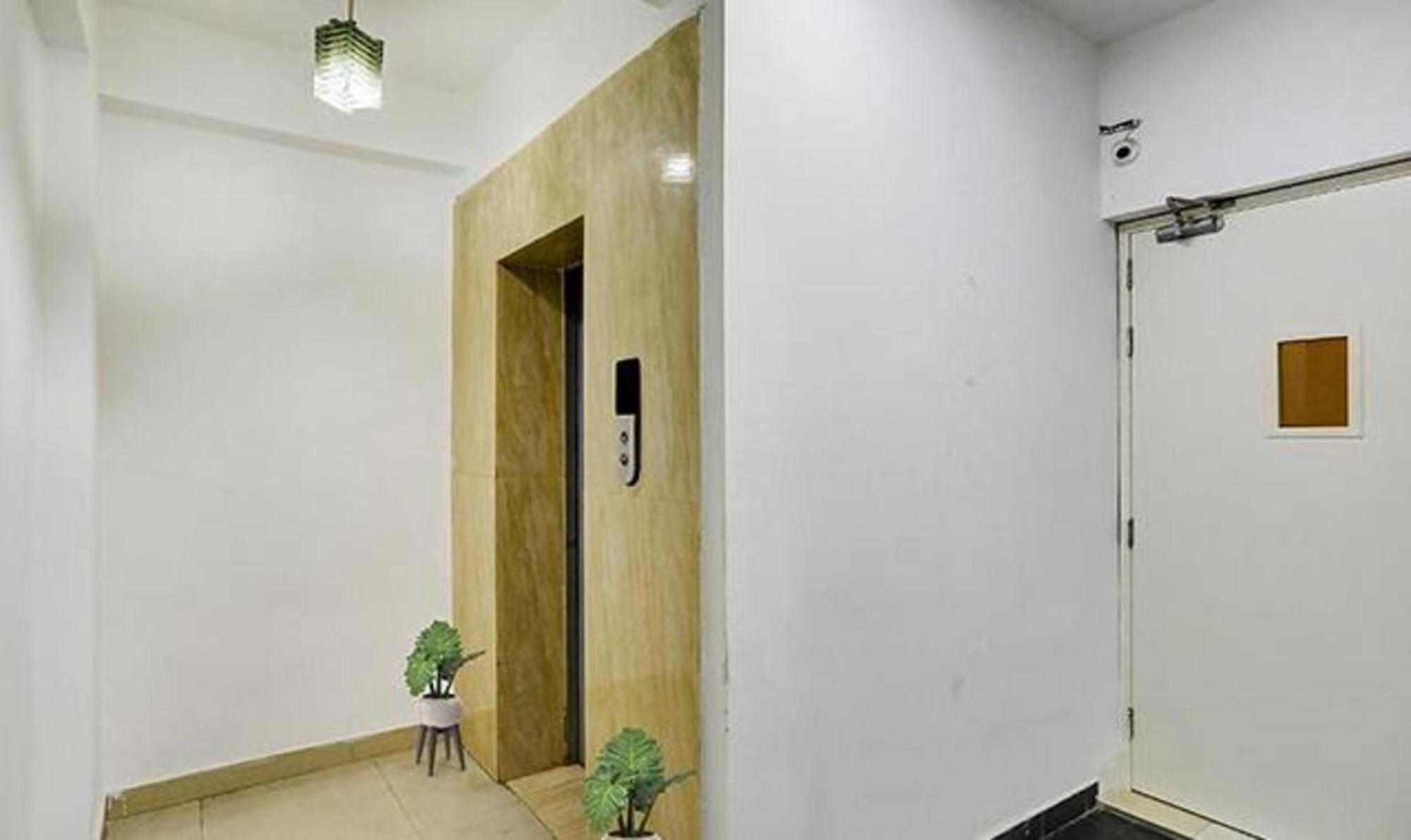 Hotel Townhouse West Near Udyog Nagar Metro Station New Delhi