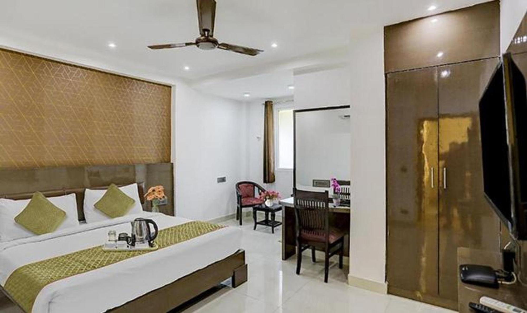 Townhouse West Near Udyog Nagar Metro Station