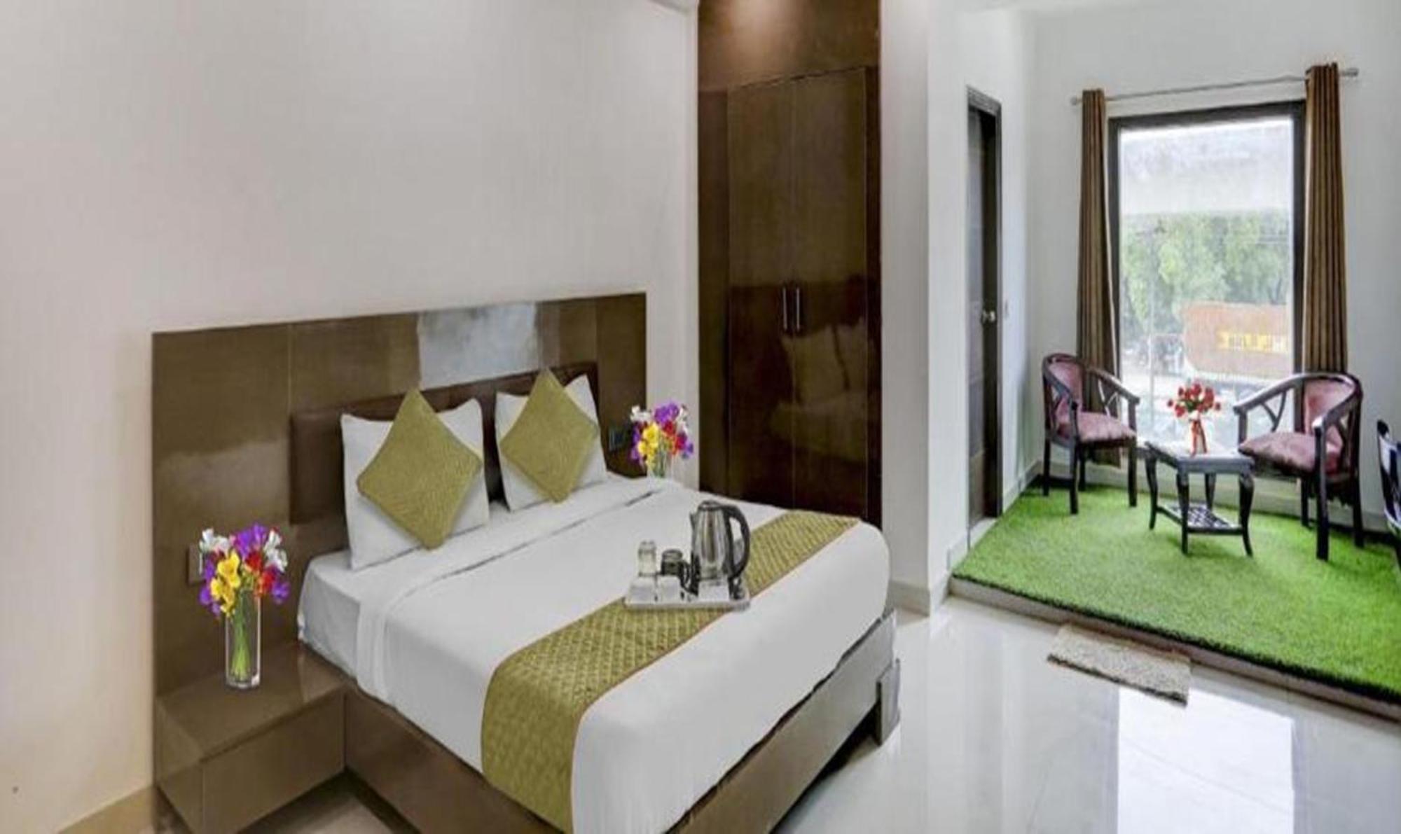 Townhouse West Near Udyog Nagar Metro Station 3* New Delhi