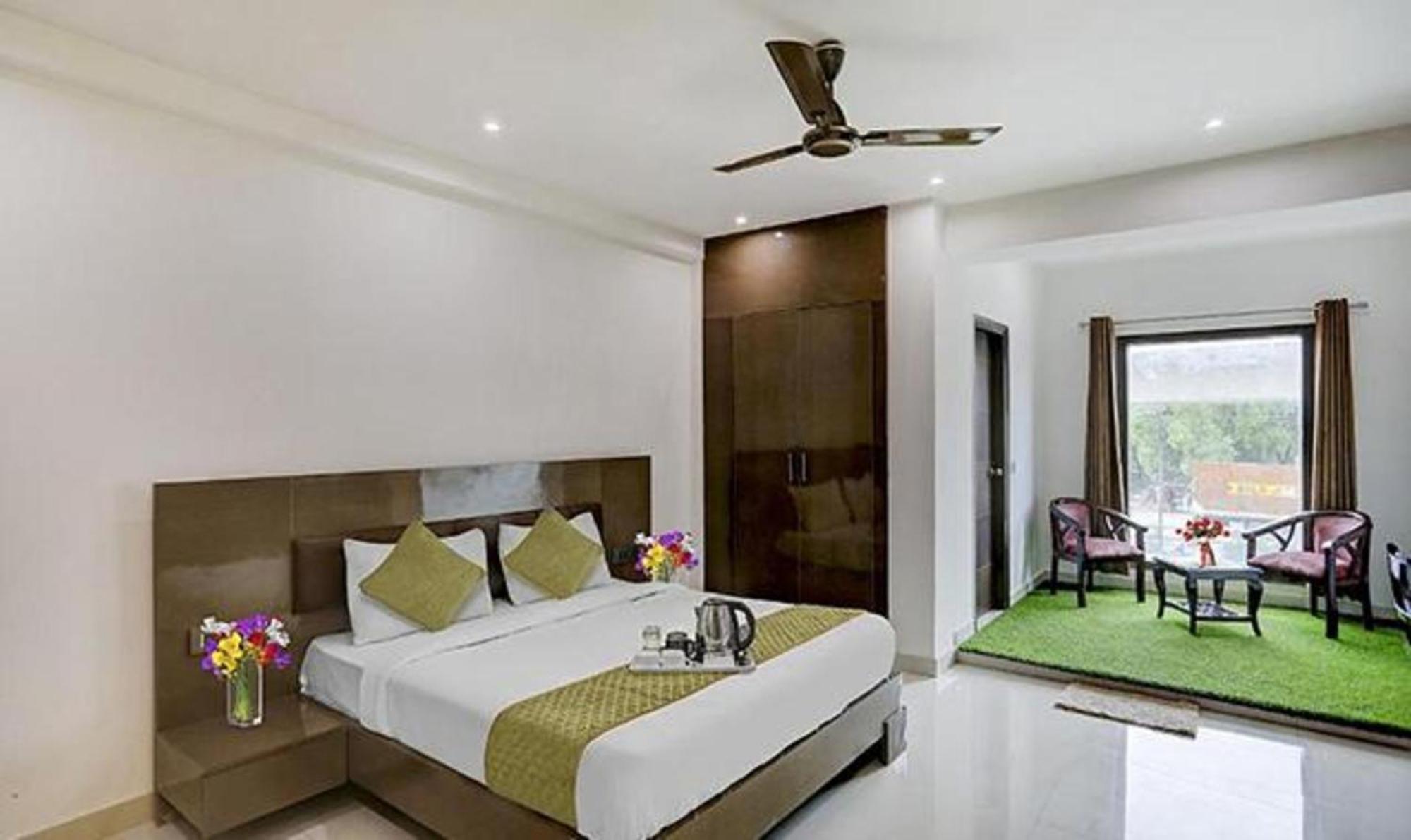 Townhouse West Near Udyog Nagar Metro Station