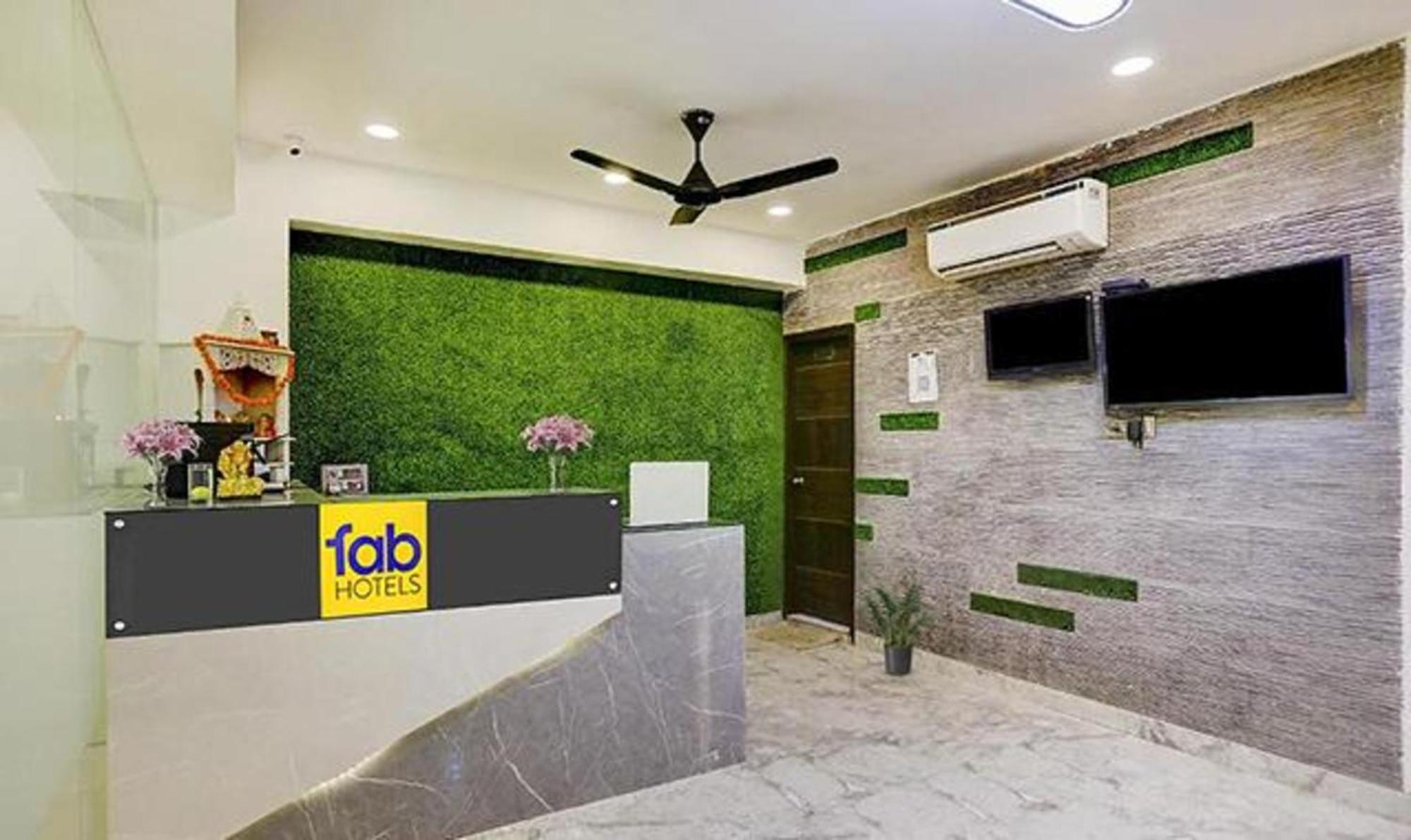 Hotel Townhouse West Near Udyog Nagar Metro Station